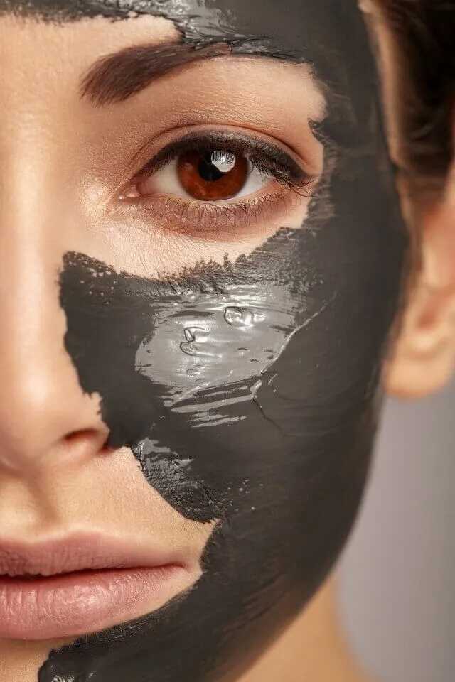 Грязевая маска на лице